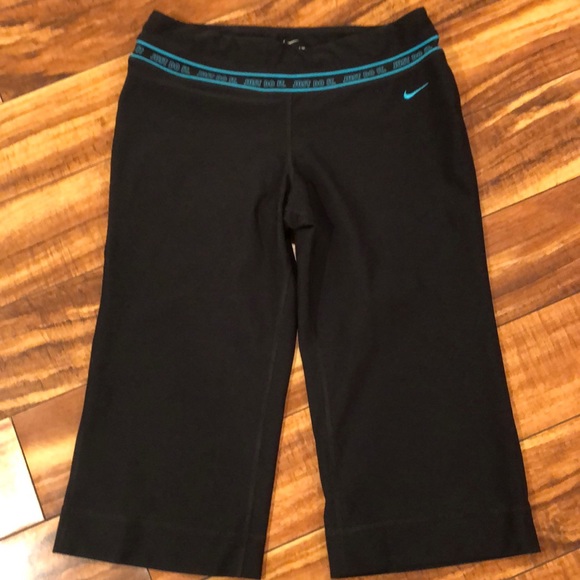 Nike Dri-Fit Capri length workout pants 👖 - Picture 2 of 4